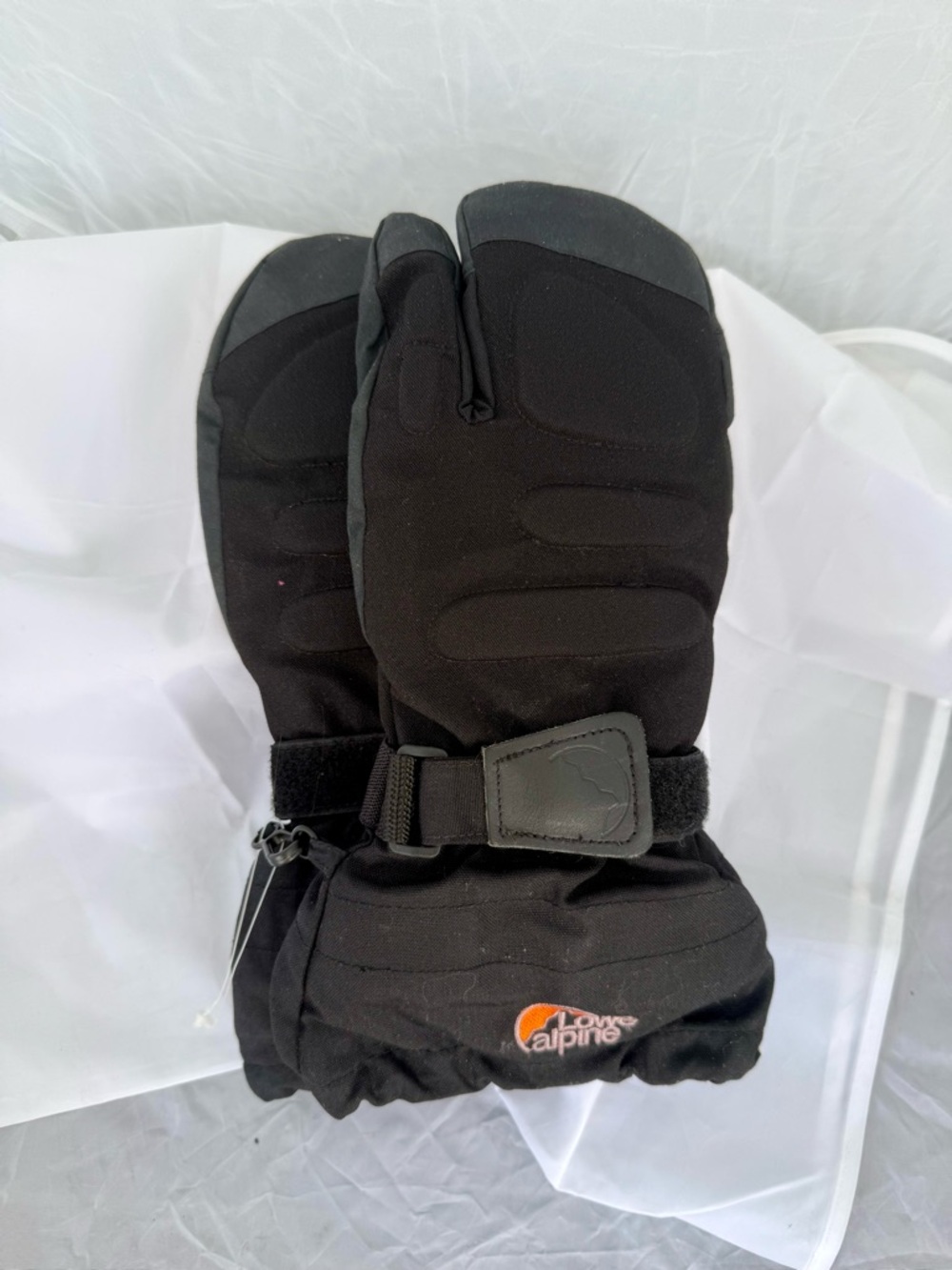 Lowe Alpine Black Men's Three-Finger Ski Mittens Adjustable Wrist Strap NWOT
